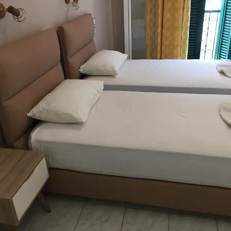 Vogiatzi * Skiathos-Stadt