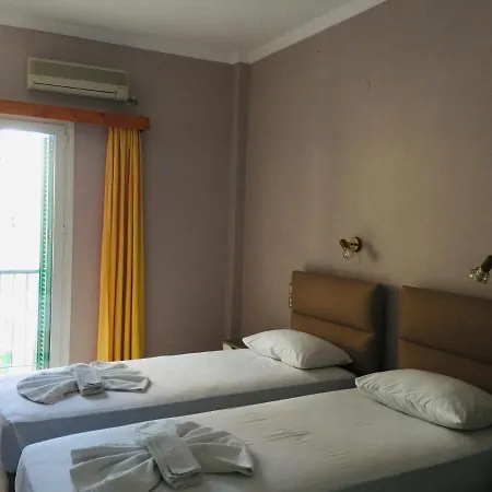 Vogiatzi Skiathos-Stadt